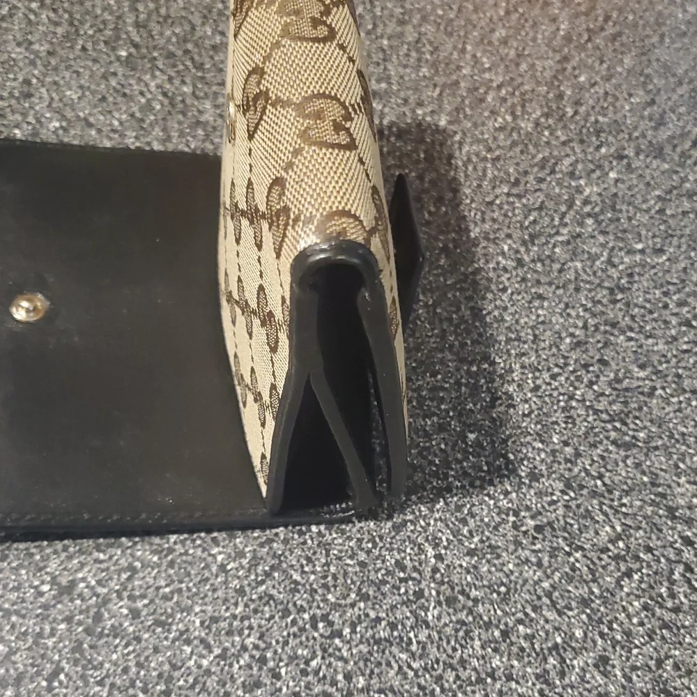 Gucci wallet monogram